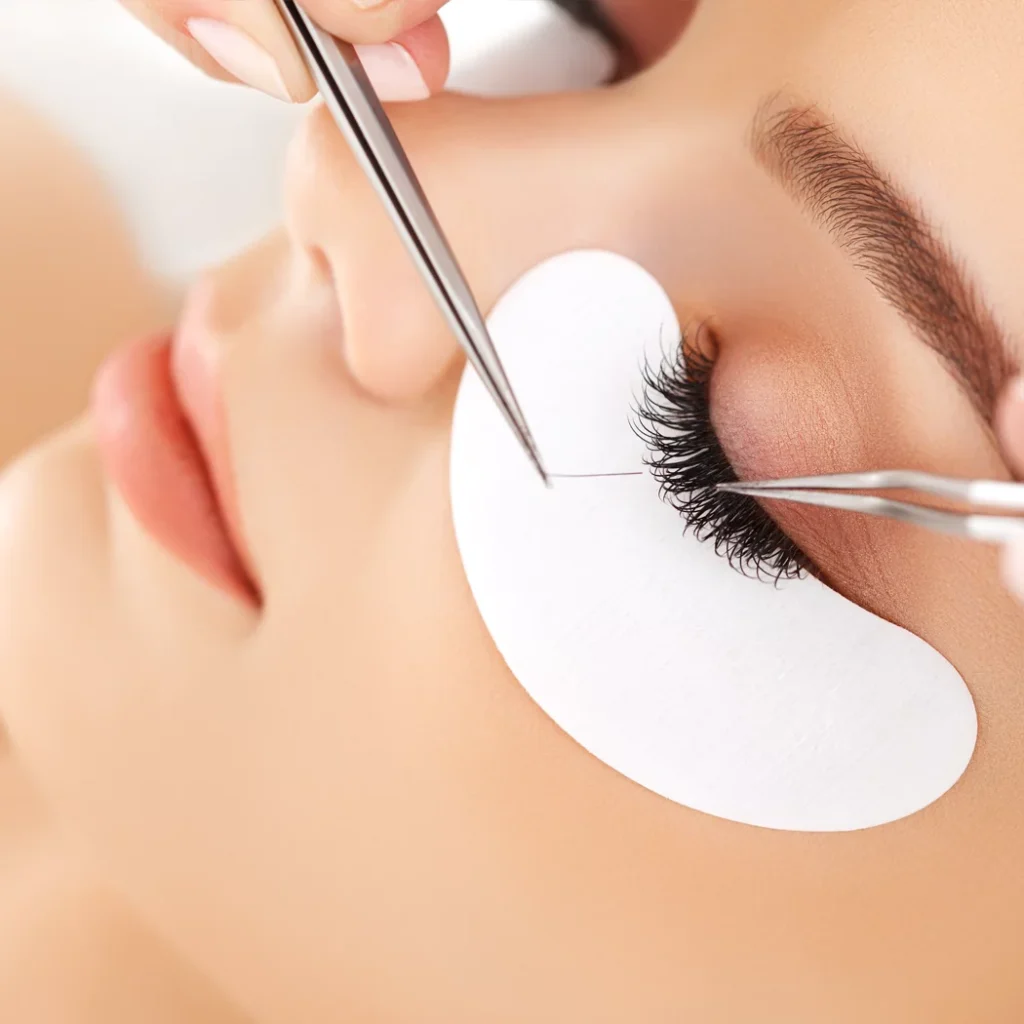 How to become an Eyelash Extension Technician?